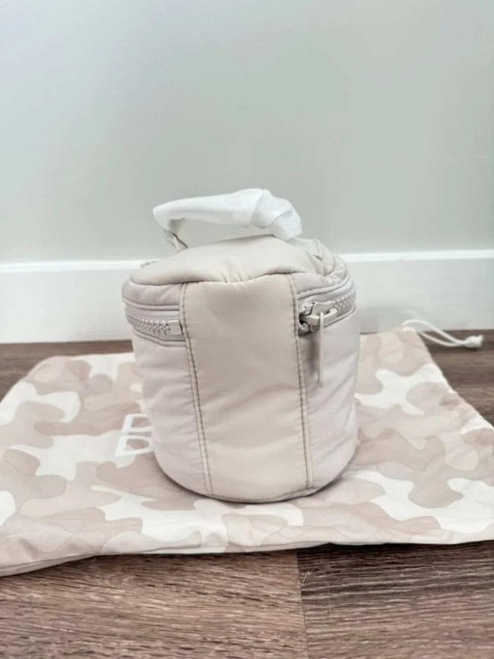 Dagne Dover Cream Round Travel Makeup Organizer